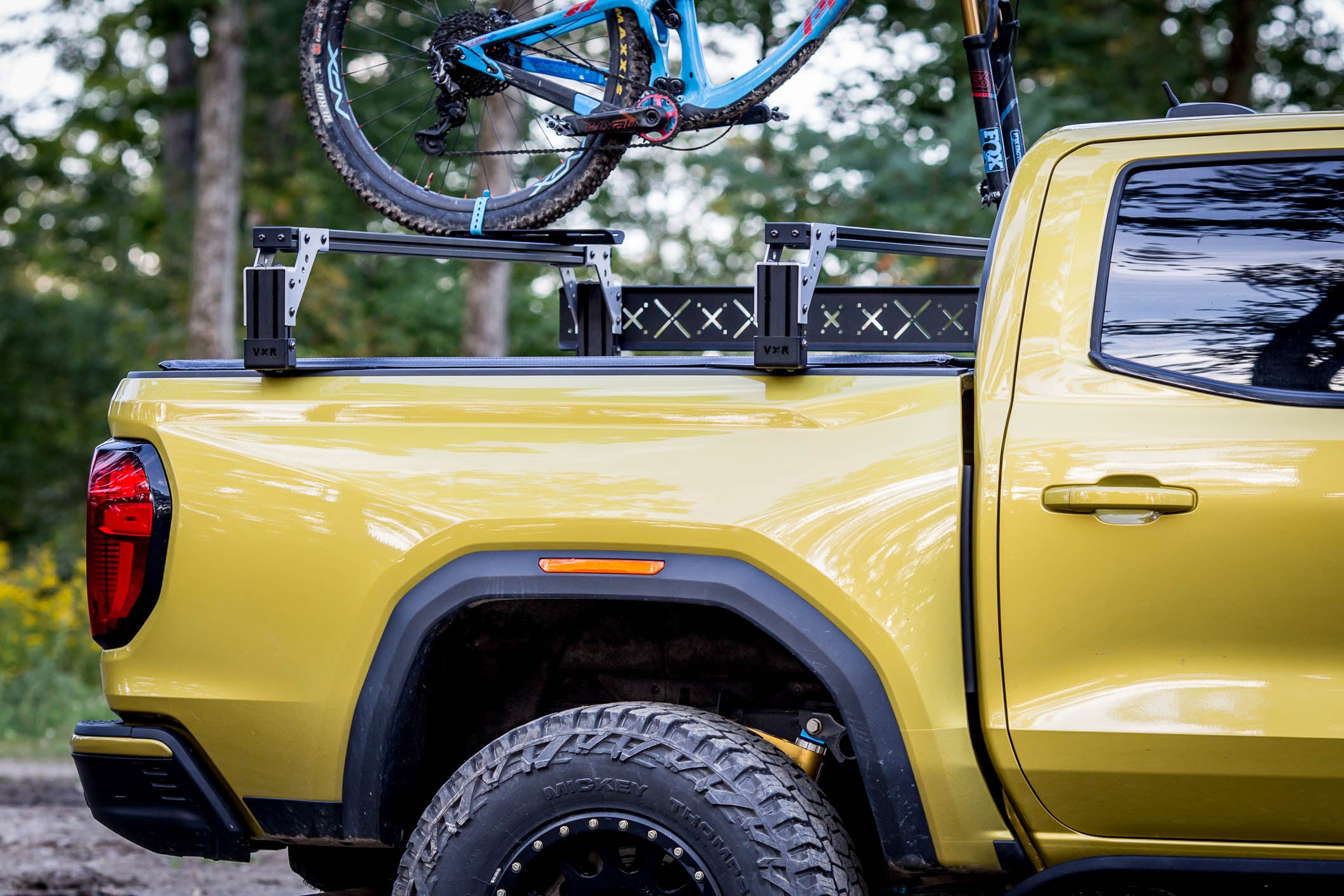 tonneau compatible chevy colorado bed rack